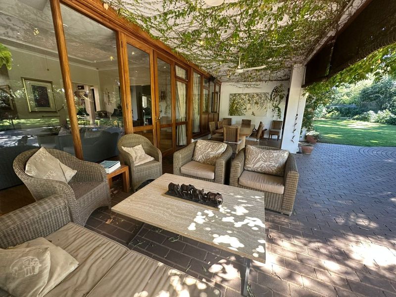 Beautifully appointed family home with huge garden Oasis, in the leafy suburbs of Birdhaven. - Photo 9