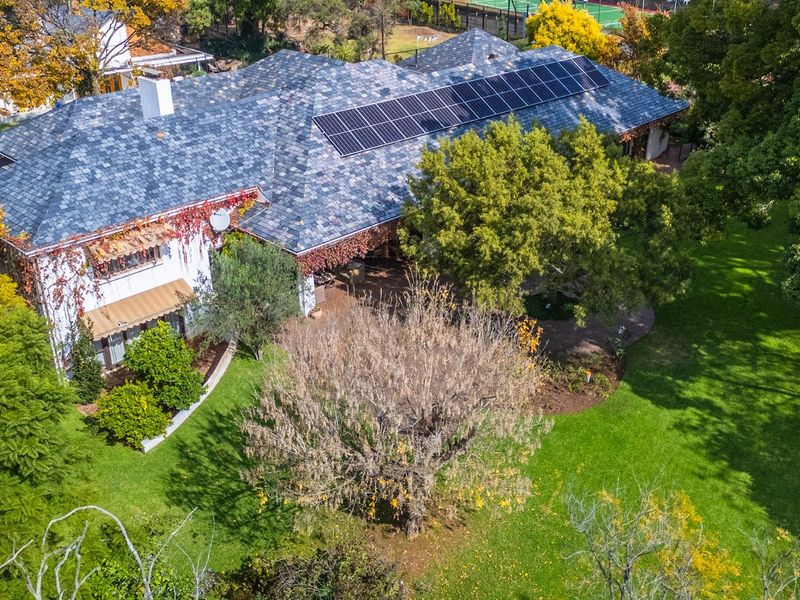 Beautifully appointed family home with huge garden Oasis, in the leafy suburbs of Birdhaven. - Photo 3