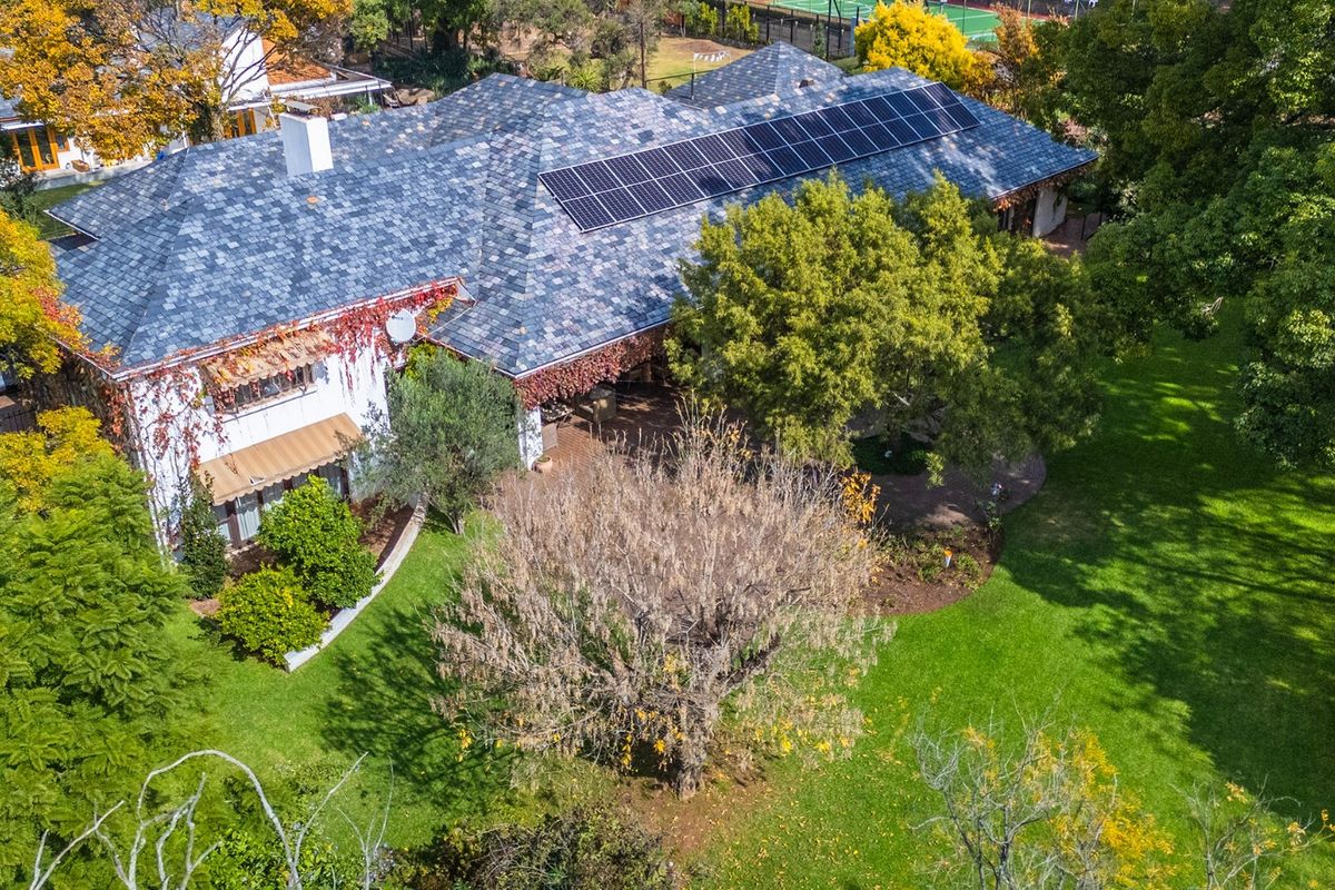 Beautifully appointed family home with huge garden Oasis, in the leafy suburbs of Birdhaven. - Photo 3