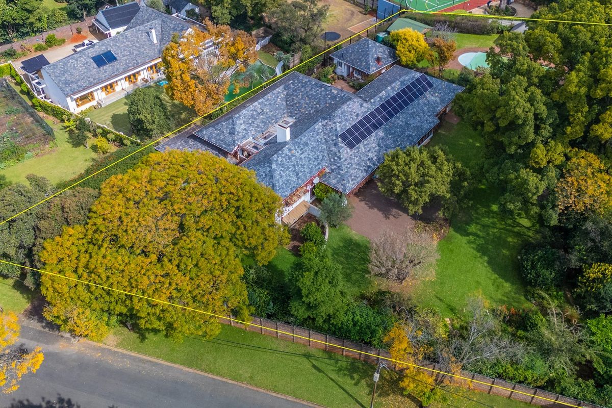 Beautifully appointed family home with huge garden Oasis, in the leafy suburbs of Birdhaven. - Photo 4