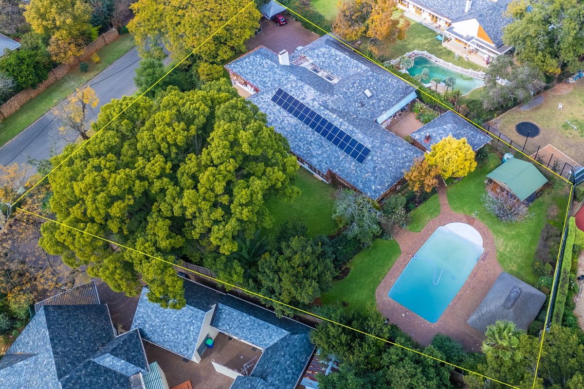 Beautifully appointed family home with huge garden Oasis, in the leafy suburbs of Birdhaven. - Photo 2