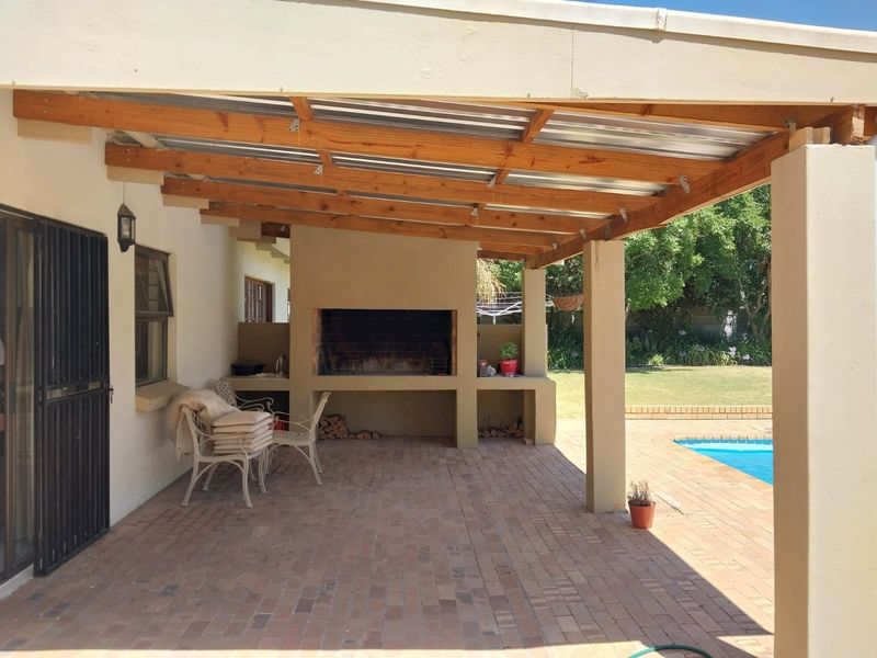 4 bedroom with huge erf in Porterville For Sale in Porterville - Photo 3