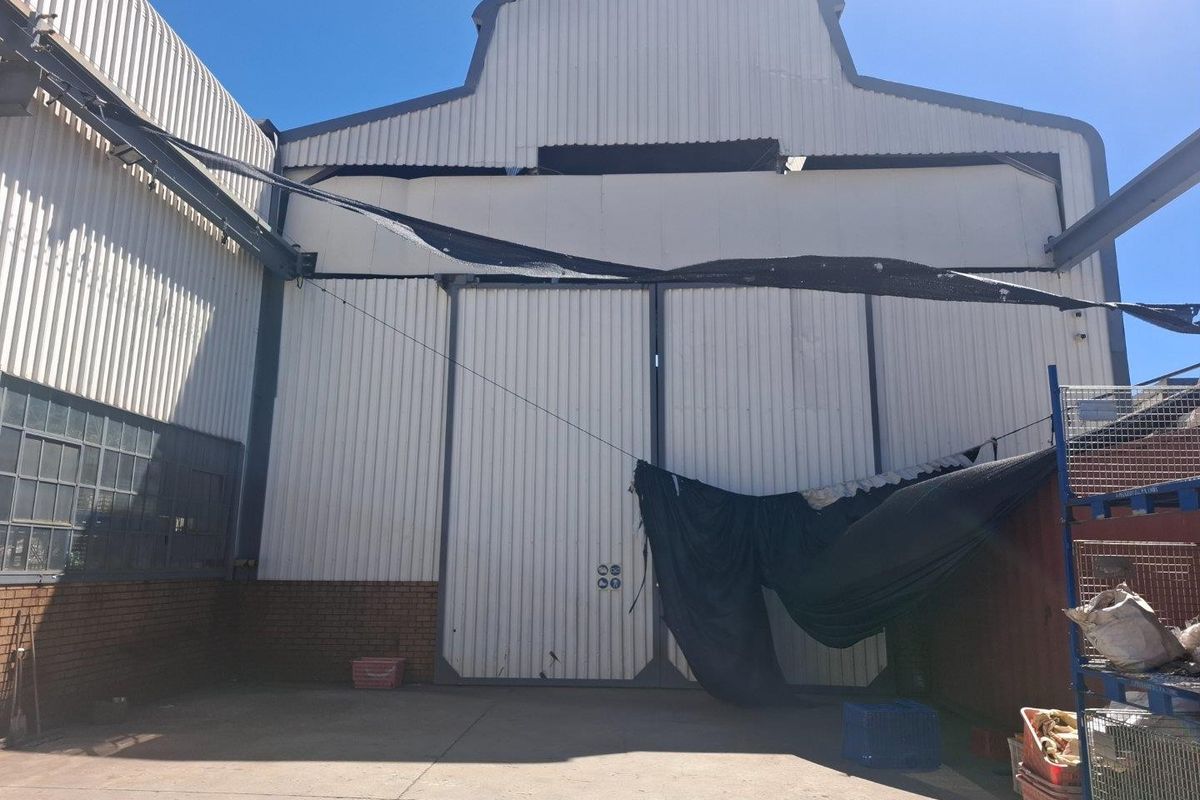 Industrial Factory with Overhead Cranes - TO BUY or TO RENT - Photo 3