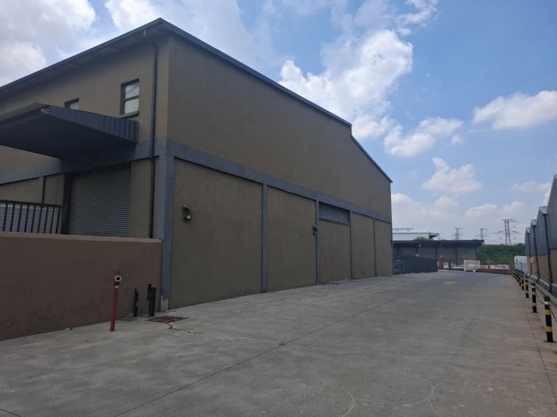 Excellent opportunity to acquire a well-located commercial/warehouse unit in the heart of Spartan - Photo 1
