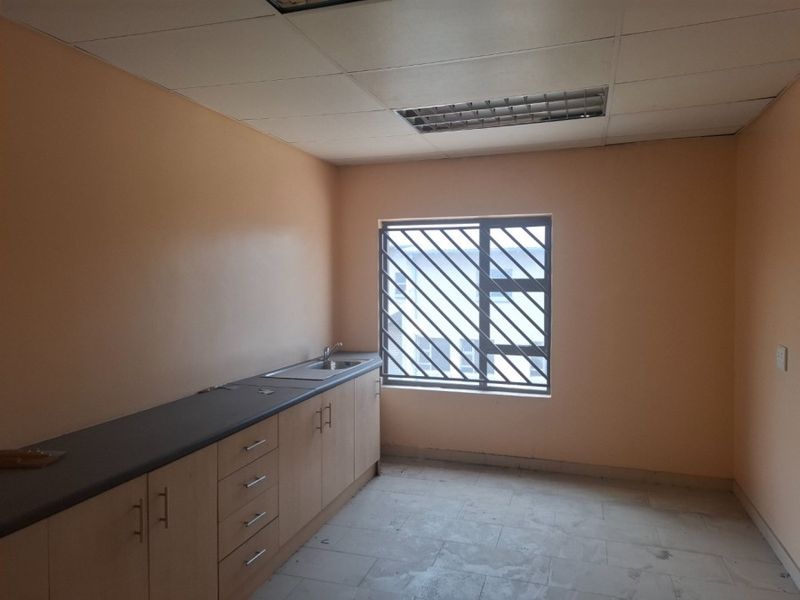 Excellent opportunity to acquire a well-located commercial/warehouse unit in the heart of Spartan - Photo 10