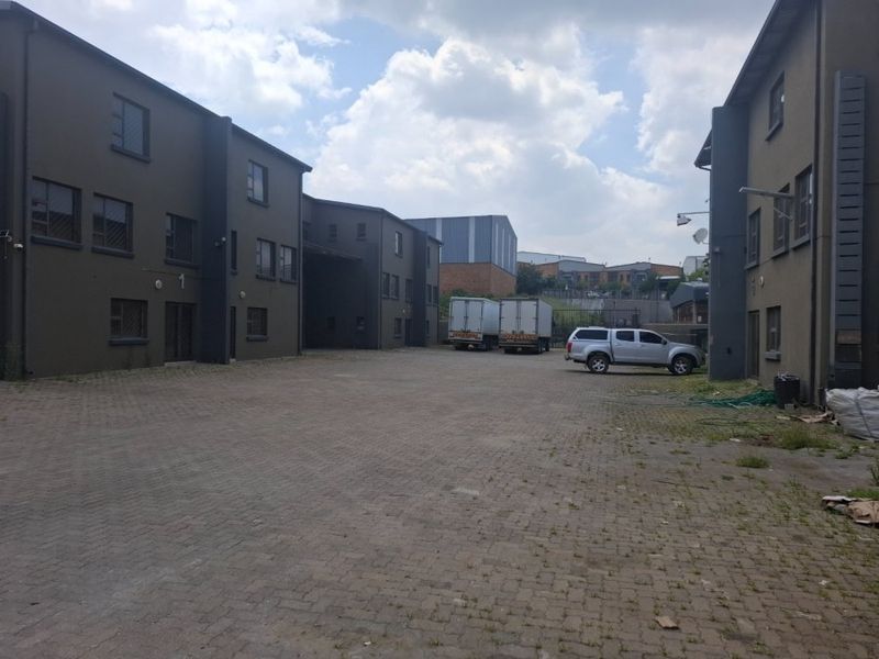 Excellent opportunity to acquire a well-located commercial/warehouse unit in the heart of Spartan - Photo 6