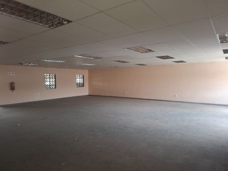 Excellent opportunity to acquire a well-located commercial/warehouse unit in the heart of Spartan - Photo 9