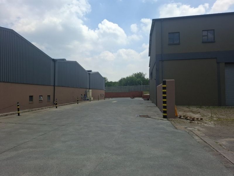 Excellent opportunity to acquire a well-located commercial/warehouse unit in the heart of Spartan - Photo 3