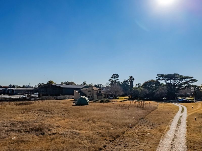 Prime 15 873 sqm development opportunity - great north road frontage, brentwood - Photo 2