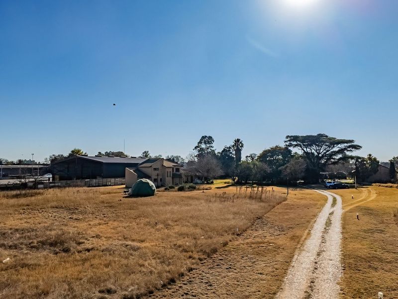Prime 15 873 sqm development opportunity - great north road frontage, brentwood - Photo 3