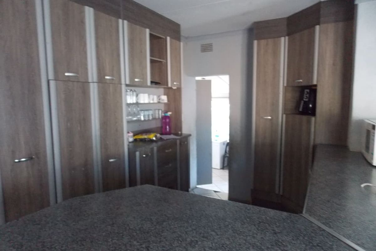 House For Sale in Roosheuwel, Klerksdorp, North West - Photo 3
