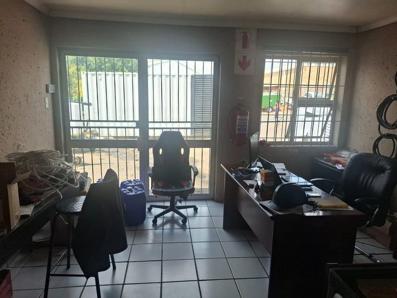 Industrial Property For Sale - Chloorkop - Photo 10
