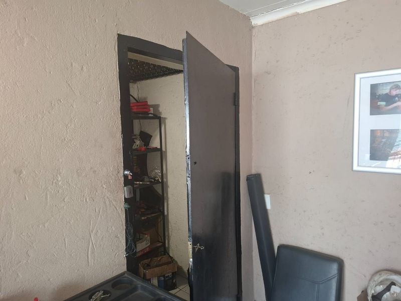 Industrial Property For Sale - Chloorkop - Photo 8