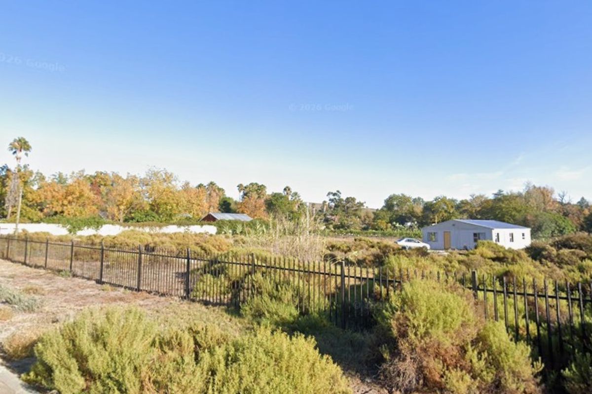 5 vacant plots in fully walled area with gate  in Clanwilliam - Photo 2