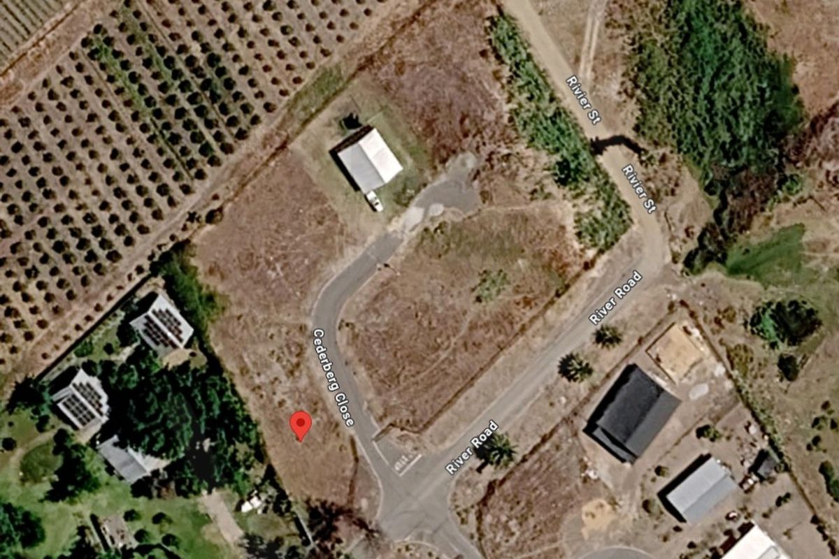 5 vacant plots in fully walled area with gate  in Clanwilliam - Photo 4