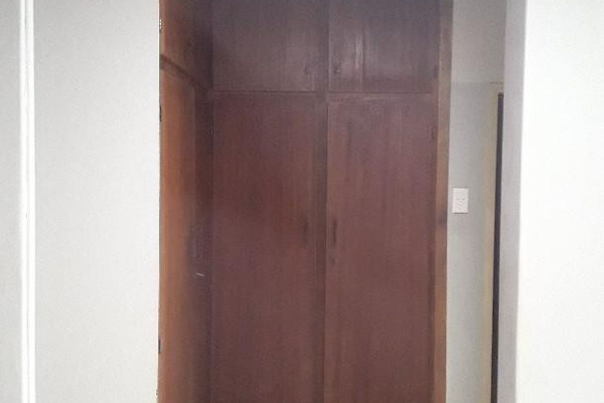 Spacious 2-Bedroom Apartment with Private Courtyard in Delmas - Photo 4