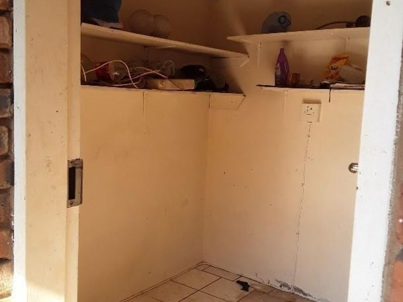 Spacious 2-Bedroom Apartment with Private Courtyard in Delmas - Photo 5