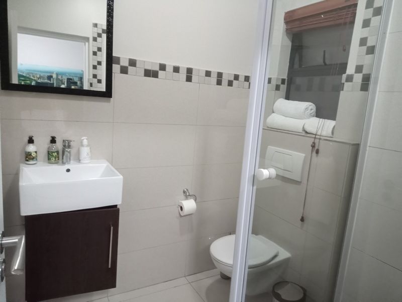 Fully Furnished apartment ready to move in. - Photo 9