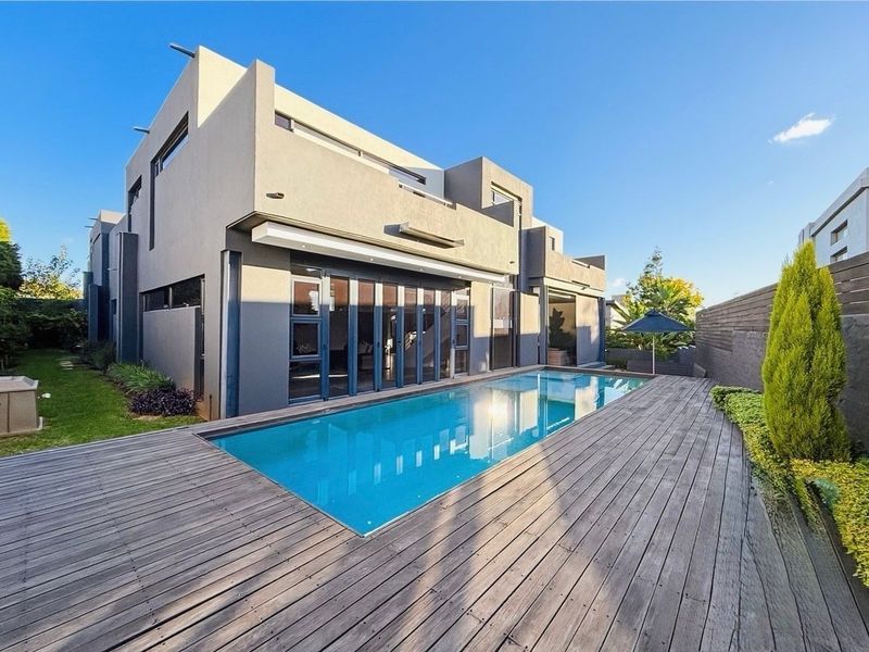 Contemporary Elegance Meets Exceptional Family Living in Cedar Creek Estate - Photo 2