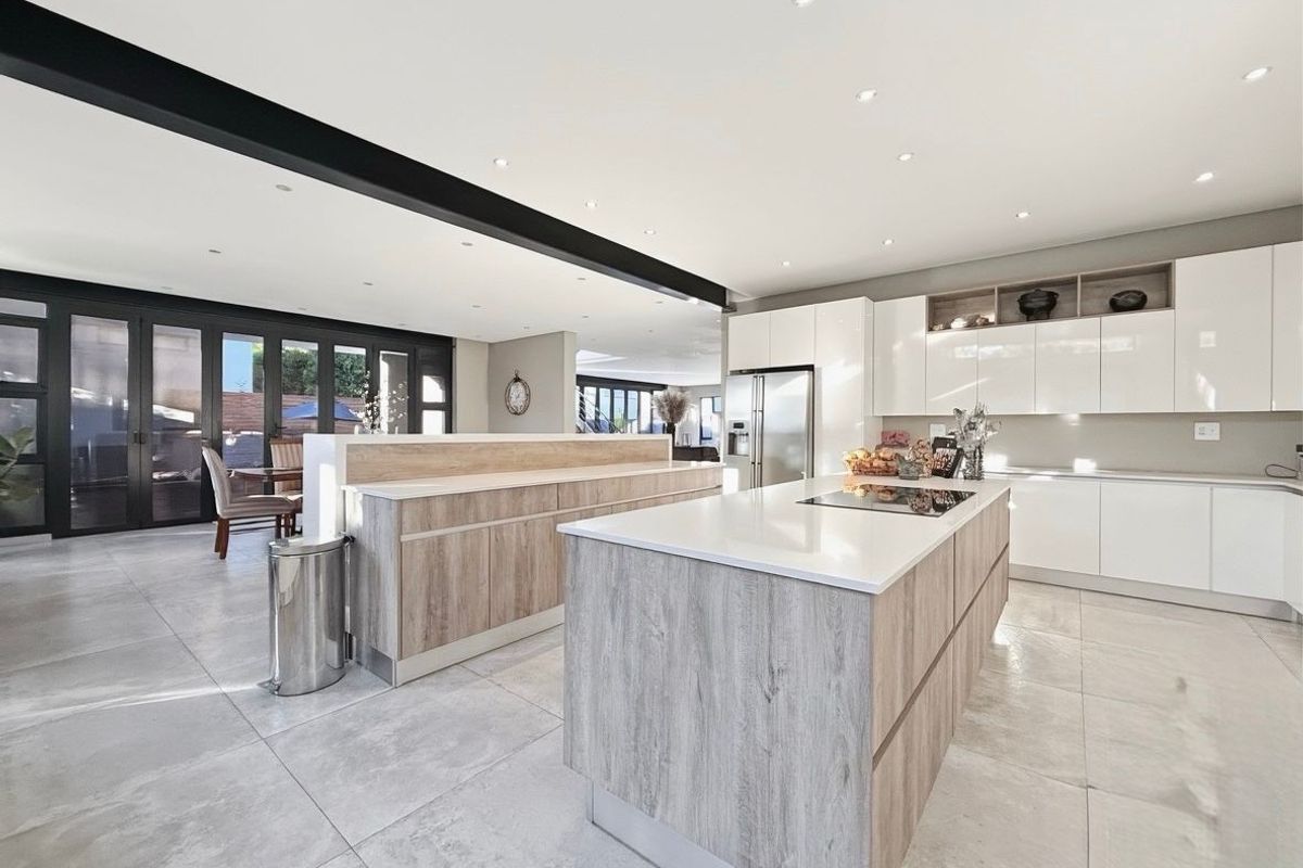 Contemporary Elegance Meets Exceptional Family Living in Cedar Creek Estate - Photo 4