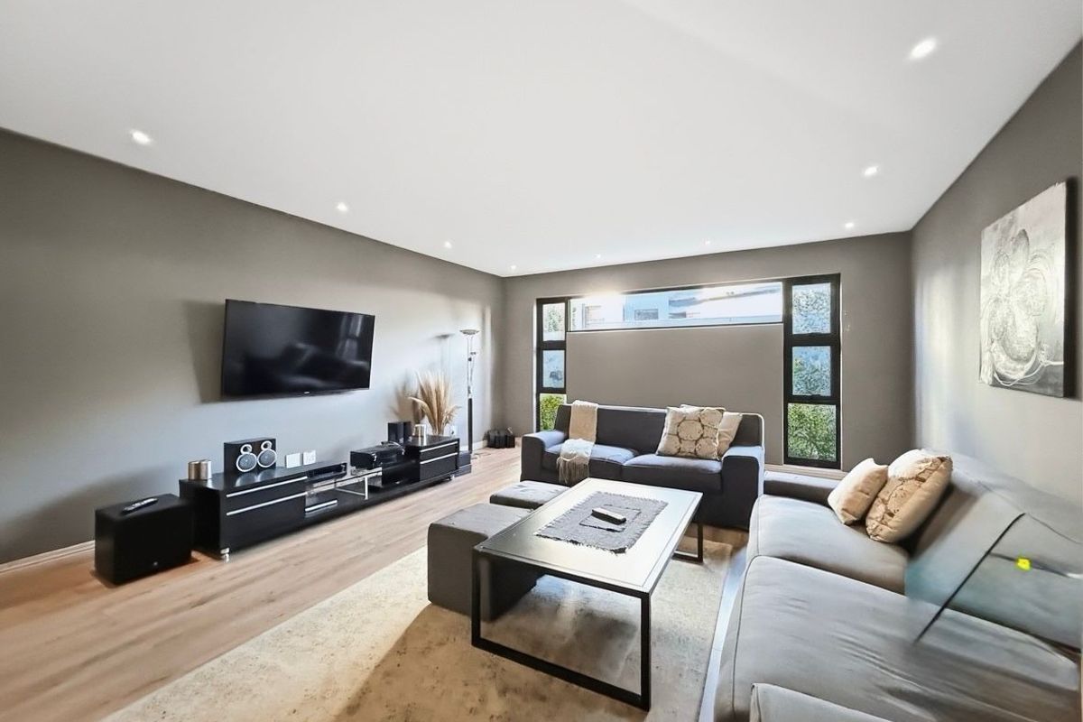 Contemporary Elegance Meets Exceptional Family Living in Cedar Creek Estate - Photo 5