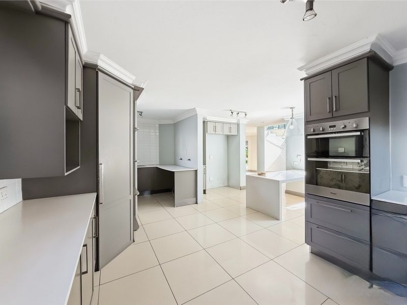 Refined Modern Living with Elegant Entertaining Spaces - Photo 4