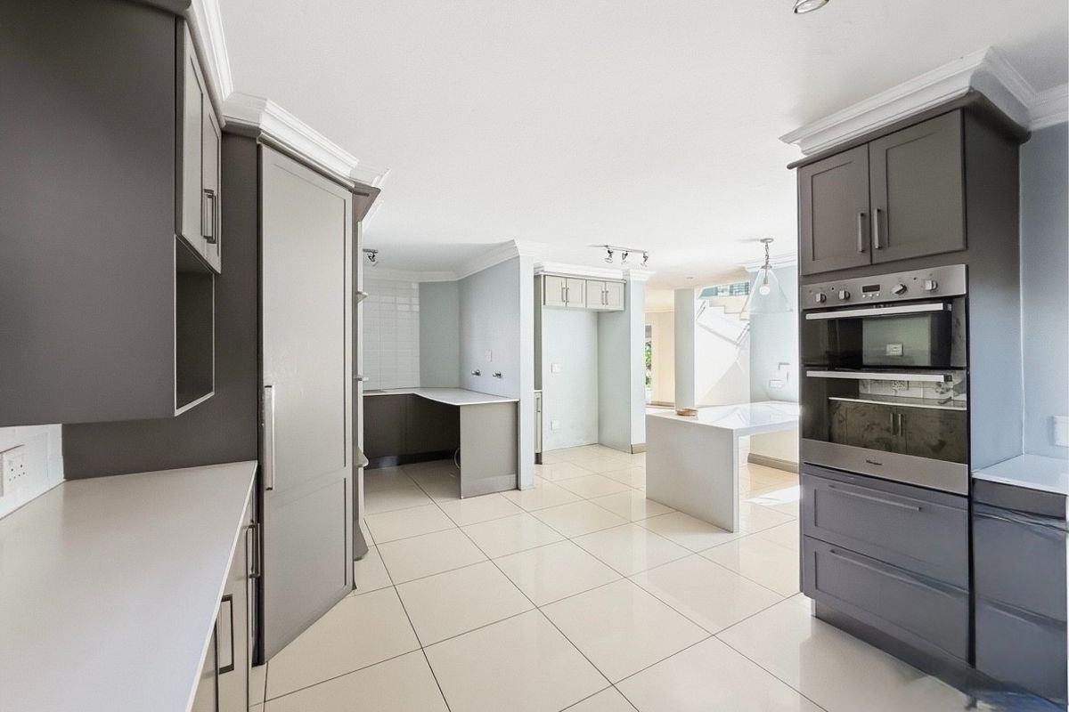 Refined Modern Living with Elegant Entertaining Spaces - Photo 4