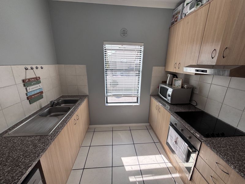 Spacious, Private, Pet Friendly Apartment in Sierra Views - Photo 6