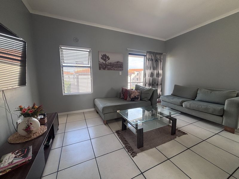 Spacious, Private, Pet Friendly Apartment in Sierra Views - Photo 3