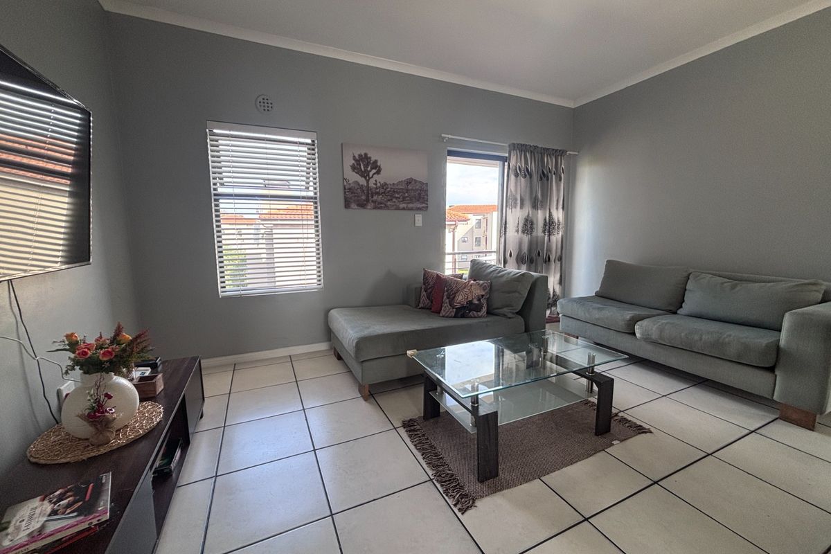 Spacious, Private, Pet Friendly Apartment in Sierra Views - Photo 3