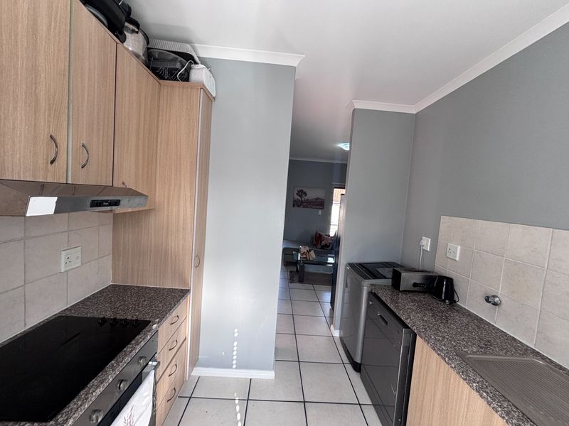 Spacious, Private, Pet Friendly Apartment in Sierra Views - Photo 8