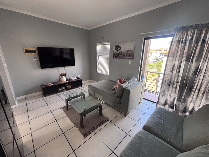 Spacious, Private, Pet Friendly Apartment in Sierra Views - Photo 4