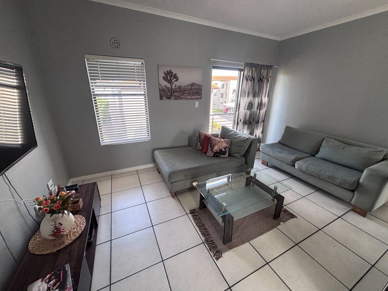 Spacious, Private, Pet Friendly Apartment in Sierra Views - Photo 2