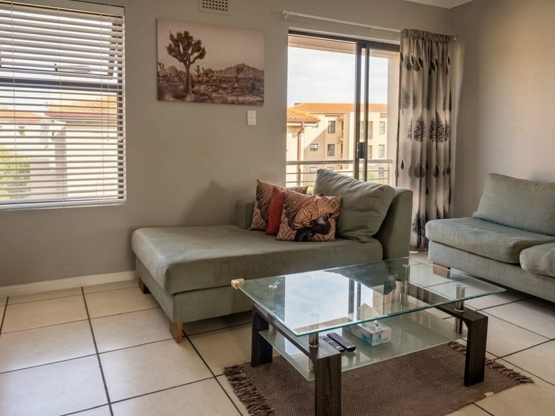 Spacious, Private, Pet Friendly Apartment in Sierra Views - Photo 3
