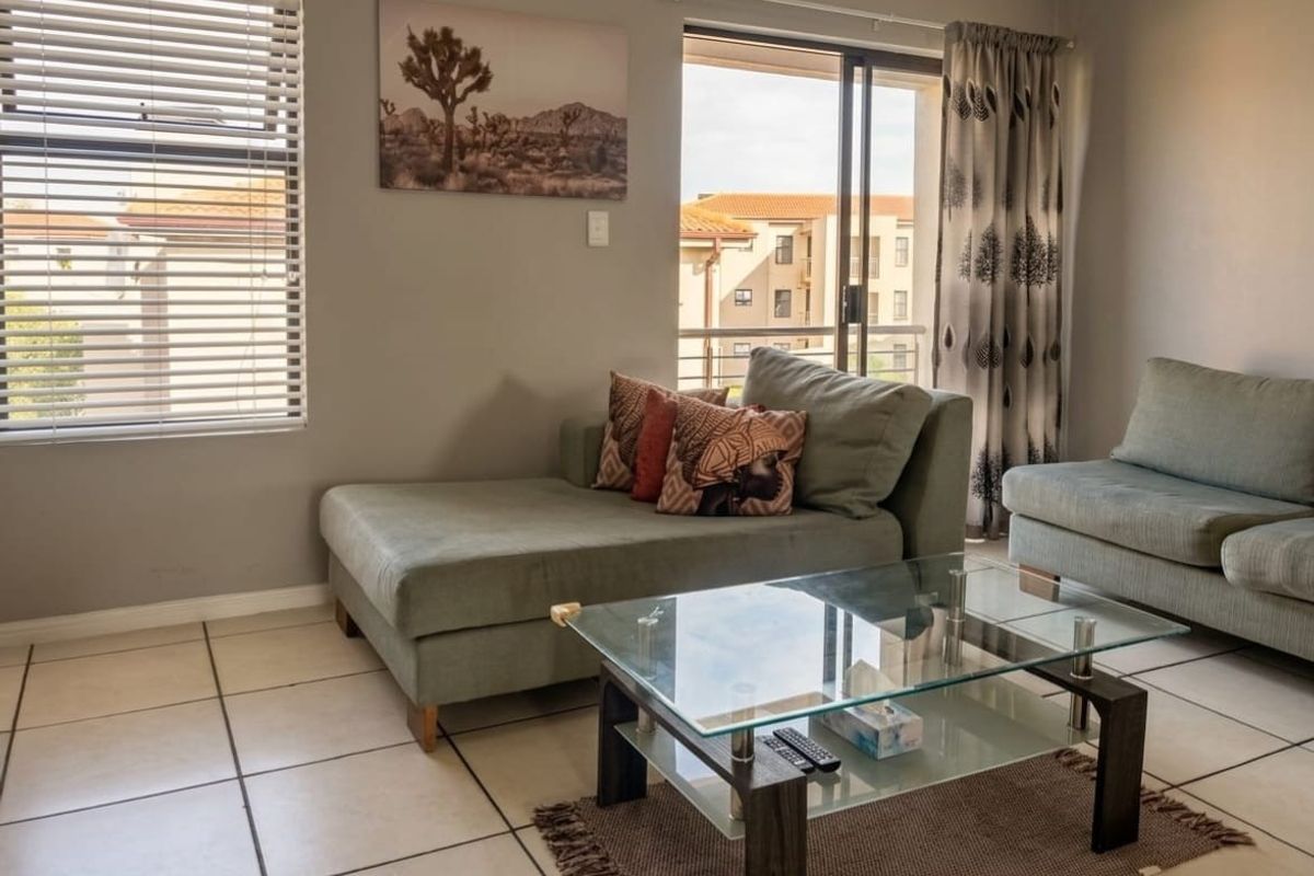 Spacious, Private, Pet Friendly Apartment in Sierra Views - Photo 3