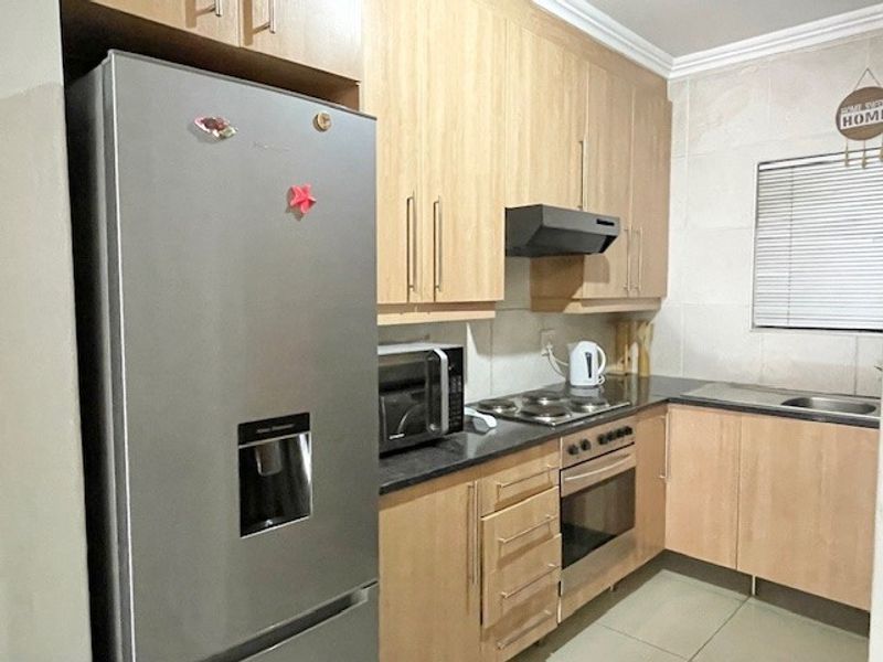 2 bed 1 bath in well established complex - Photo 7