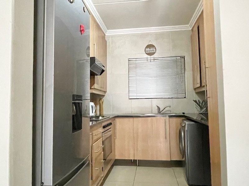 2 bed 1 bath in well established complex - Photo 6