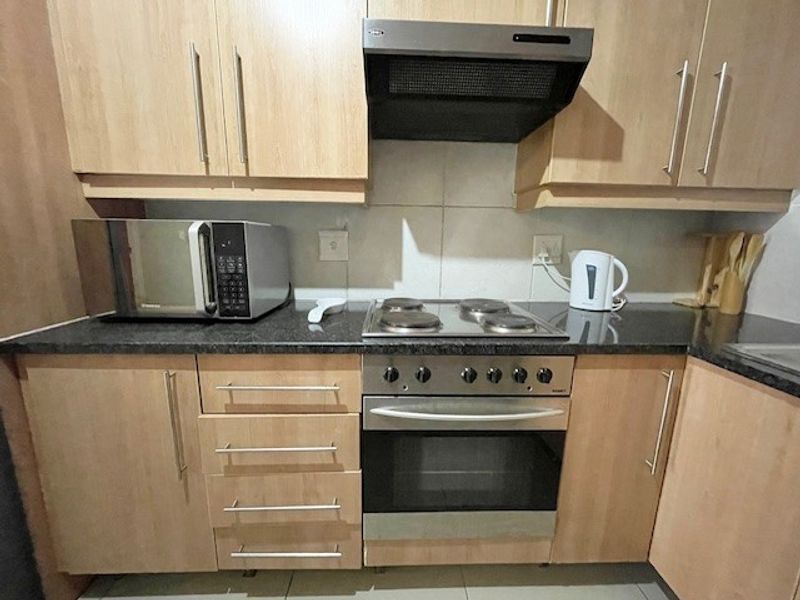 2 bed 1 bath in well established complex - Photo 10