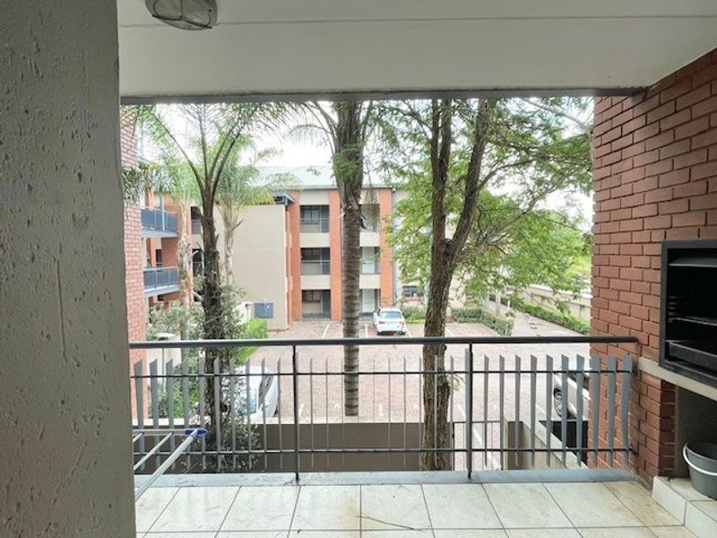 2 bed 1 bath in well established complex - Photo 5