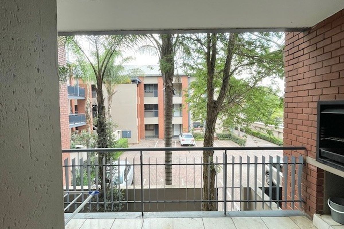 2 bed 1 bath in well established complex - Photo 5