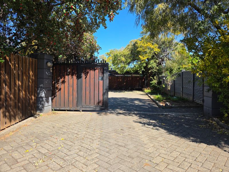 Modern 5-Bedroom Lifestyle Home for sale in Bayswater, Bloemfontein - Photo 5