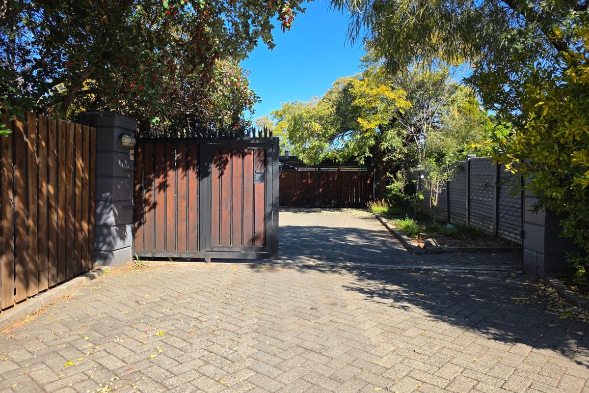 Modern 5-Bedroom Lifestyle Home for sale in Bayswater, Bloemfontein - Photo 5