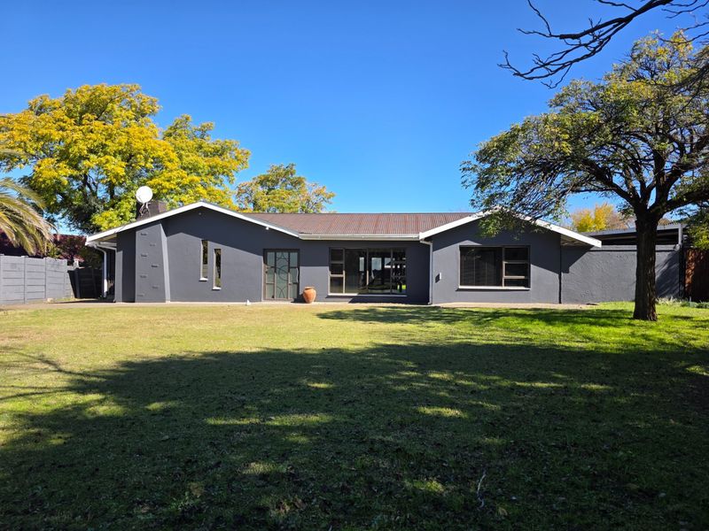 Modern 5-Bedroom Lifestyle Home for sale in Bayswater, Bloemfontein - Photo 2