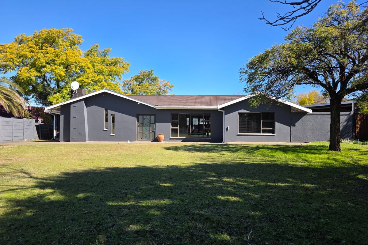 Modern 5-Bedroom Lifestyle Home for sale in Bayswater, Bloemfontein - Photo 2