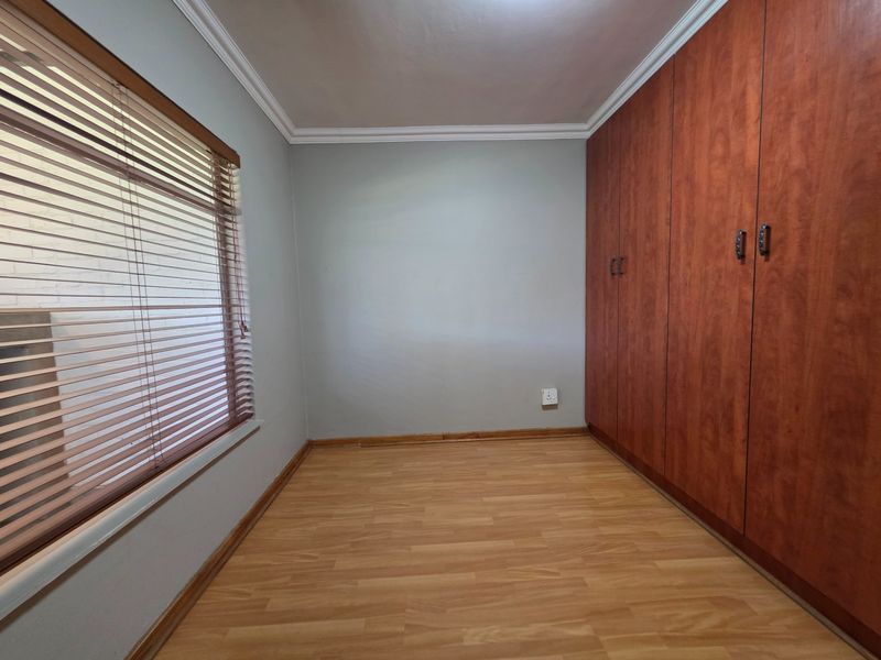 Modern 5-Bedroom Lifestyle Home for sale in Bayswater, Bloemfontein - Photo 9