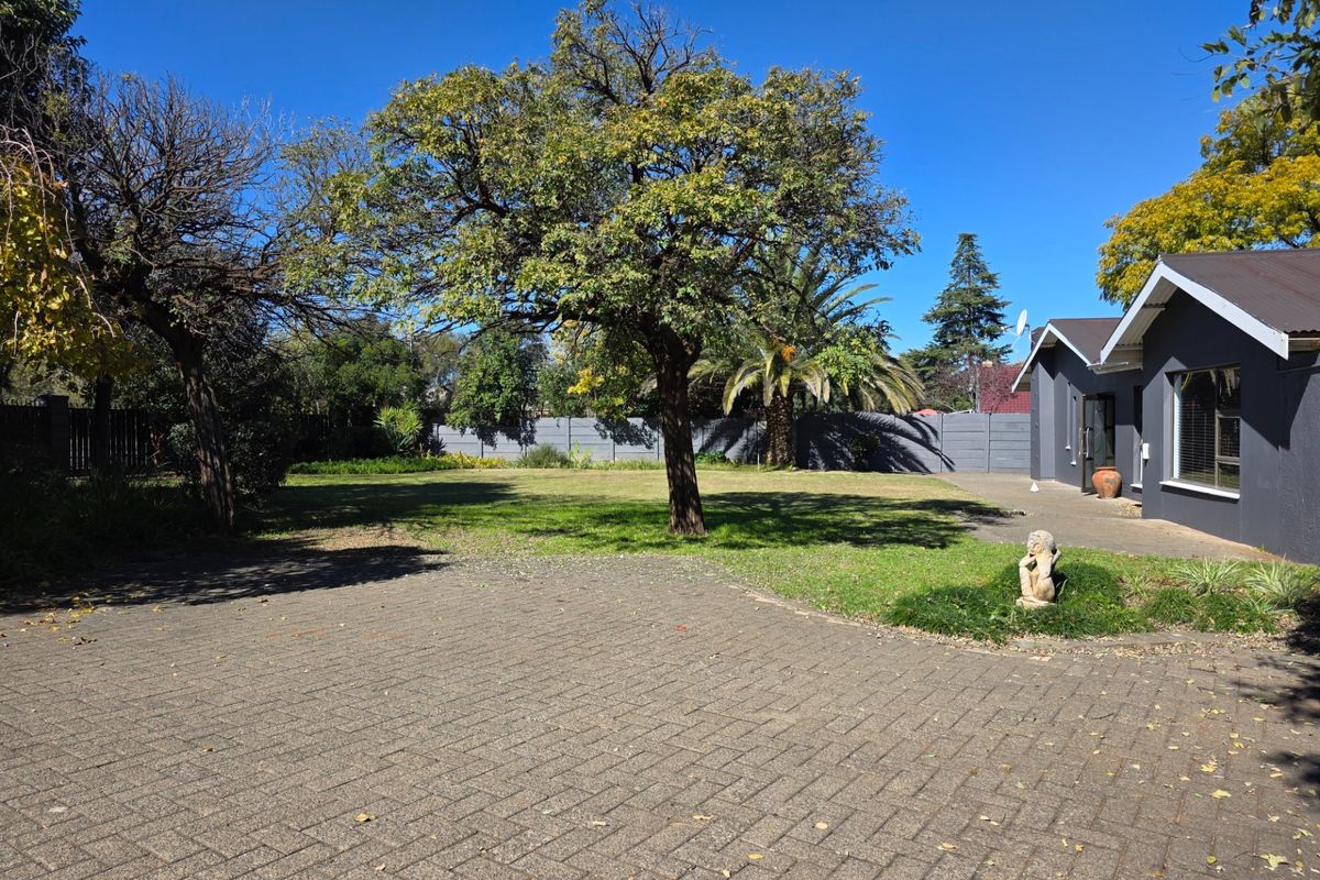 Modern 5-Bedroom Lifestyle Home for sale in Bayswater, Bloemfontein - Photo 3