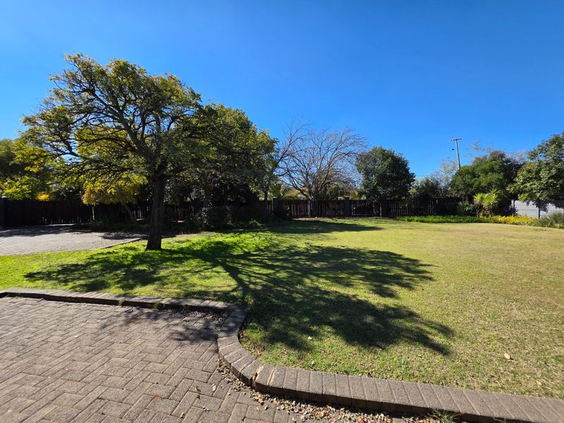 Modern 5-Bedroom Lifestyle Home for sale in Bayswater, Bloemfontein - Photo 4