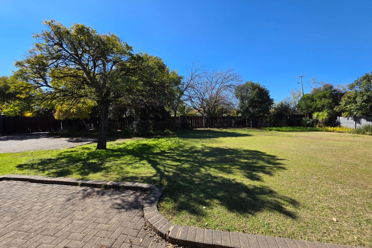 Modern 5-Bedroom Lifestyle Home for sale in Bayswater, Bloemfontein - Photo 4