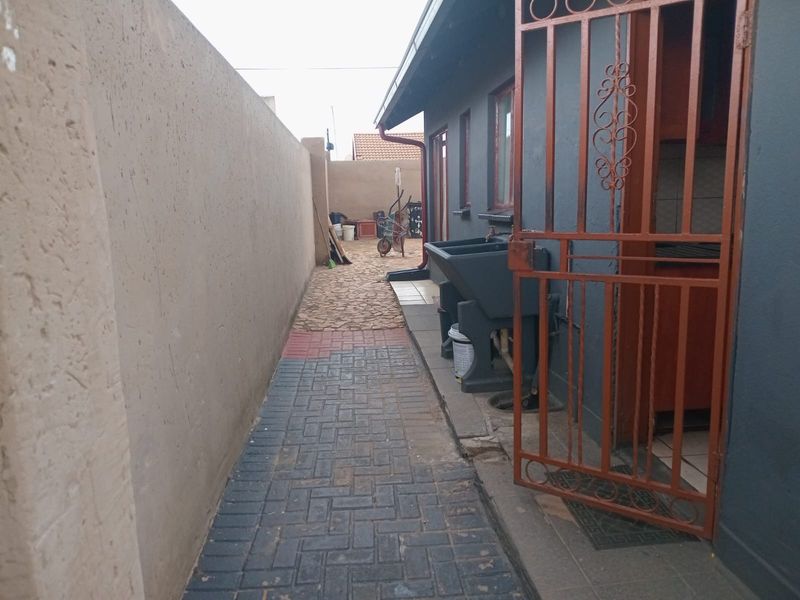 House To Rent in Protea Glen, Soweto - Photo 10