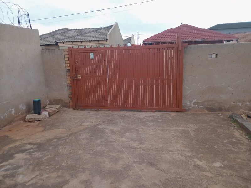House To Rent in Protea Glen, Soweto - Photo 4